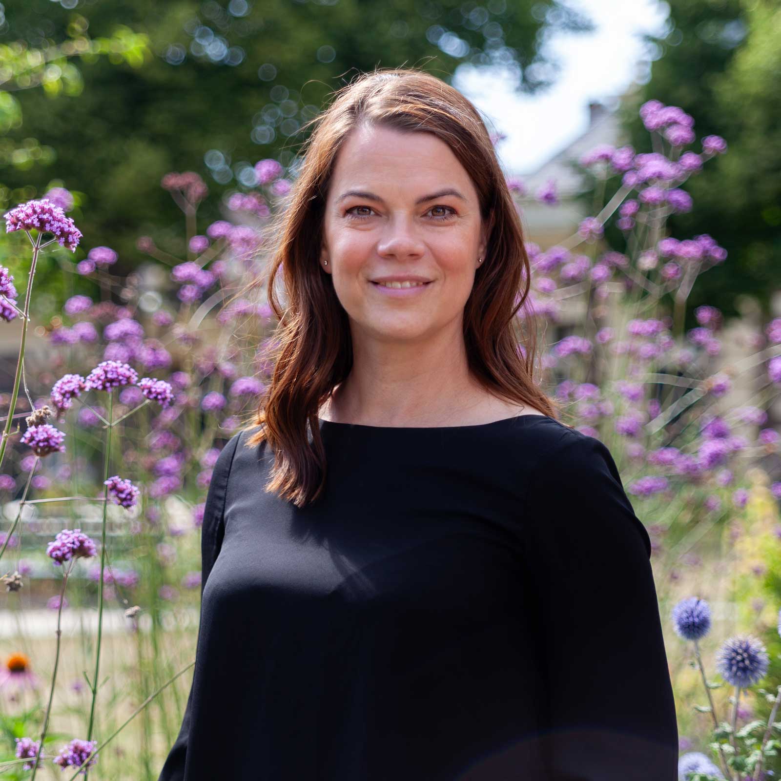 Met 15 jaar ervaring als corporate recruiter binnen de FMCG- en (Agri)foodsector begrijpt Debbie Veldmeijer de dynamiek van deze industrie als geen ander.